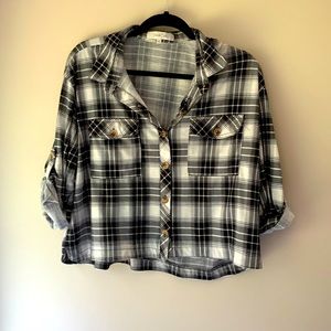 Brand: Eden & Olivia | size L | medium crop plaid shirt